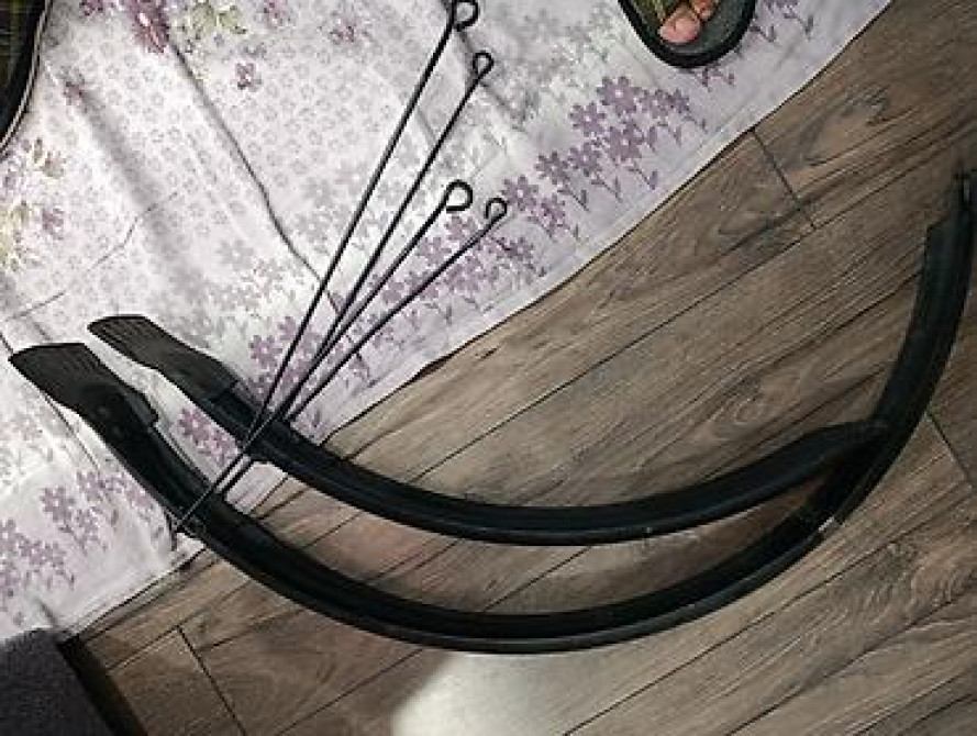 Крыло почти новое, мягкий пластик. -500 сом. Задний аморт -200 Бишкек - изображение 1