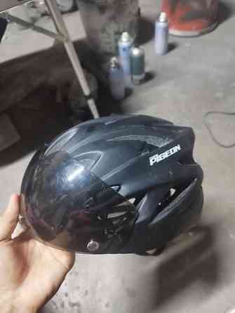 Шлем flying Pigeon состояние пыльное, мало поносили задний фонарь Бишкек