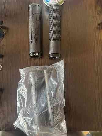 Продаю аксессуары для велосипеда‼️ Очки✅ Насосы✅ Грипсы✅ Фонари Бишкек