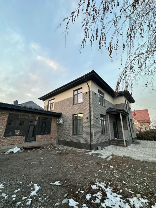 Двухэтажный кирпичный дом современного проекта. Характеристики и Бишкек - изображение 1