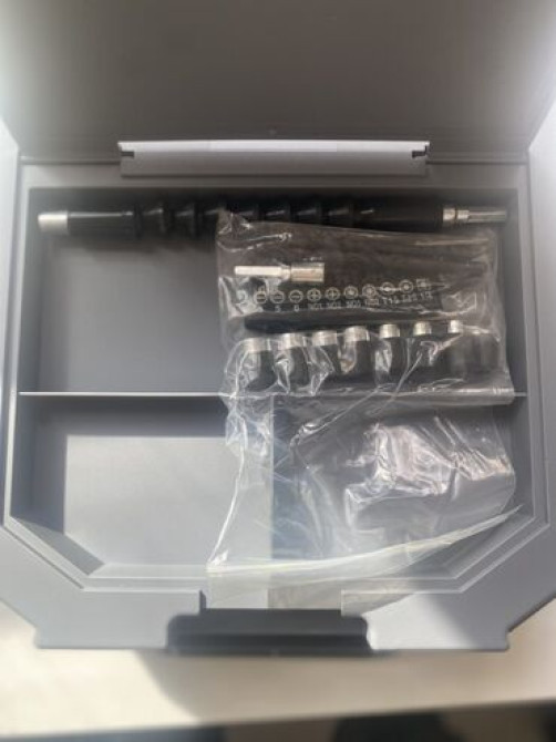 Универсальная аккумуляторная дрель-шуруповерт 