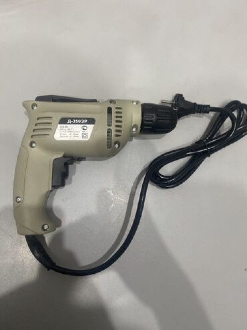 Электрическая дрель 