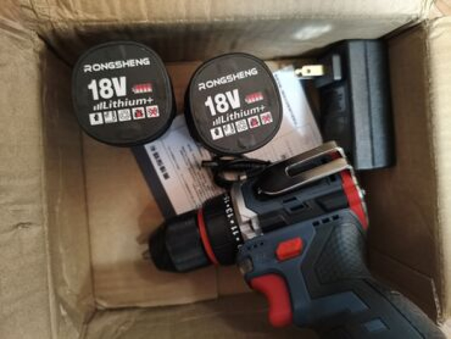 Бесщеточный шуруповерт
Комплект 2 батареи и зарядка 
Без кейса Бишкек - изображение 6