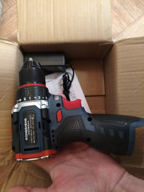 Бесщеточный шуруповерт
Комплект 2 батареи и зарядка 
Без кейса Бишкек - изображение 2