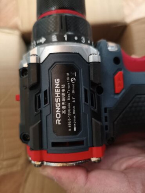 Бесщеточный шуруповерт
Комплект 2 батареи и зарядка 
Без кейса Бишкек - изображение 4