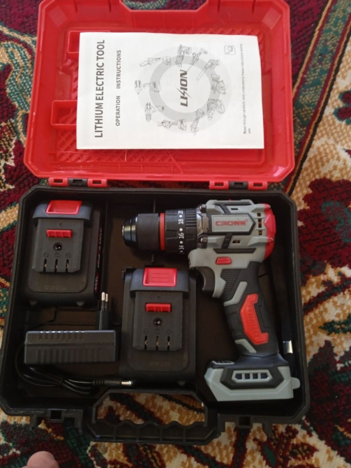 Аккумуляторная дрель-шуруповерт Crown, выполненная в серо-красном Бишкек - изображение 1