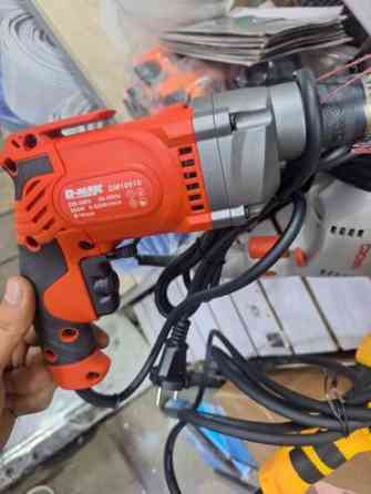 Электродрель D-MAX DM10010, выполненная в оранжево-черном корпусе Bishkek