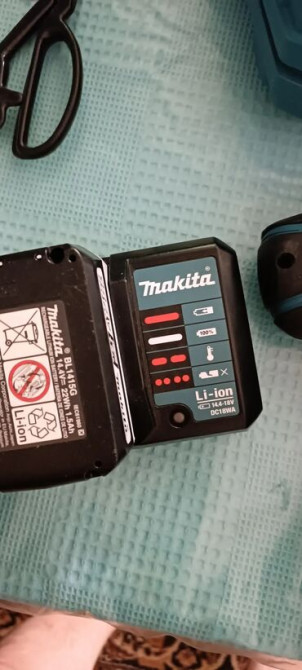 Аккумуляторная дрель-шуруповерт Makita бирюзового цвета, оснащенная Бишкек - изображение 3