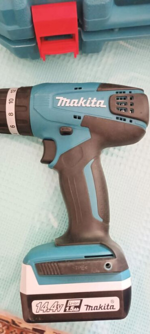 Аккумуляторная дрель-шуруповерт Makita бирюзового цвета, оснащенная Бишкек - изображение 1