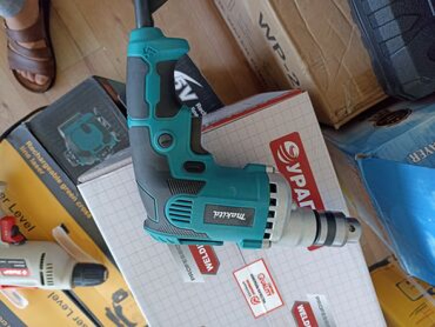 Угловая дрель Makita с компактным дизайном. Удобна для работы в Бишкек - изображение 1