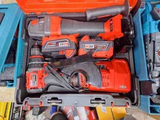 Набор инструментов Milwaukee M18 FUEL в красном кейсе, предназначенный Bishkek