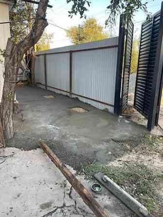 Услуги по заливке бетонного основания. На фотографии представлен Бишкек