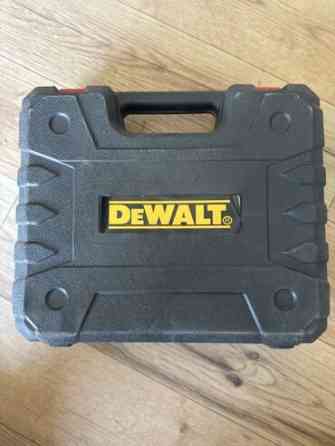 Ударная дрель-шуруповерт DeWalt в комплекте с двумя аккумуляторами Бишкек