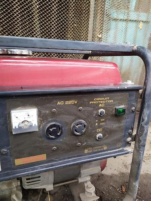 Продаю бенз.генератор Хонда 2.4кв.т ц.50т.с.привезен из ОАЭ, работал Бишкек - изображение 1