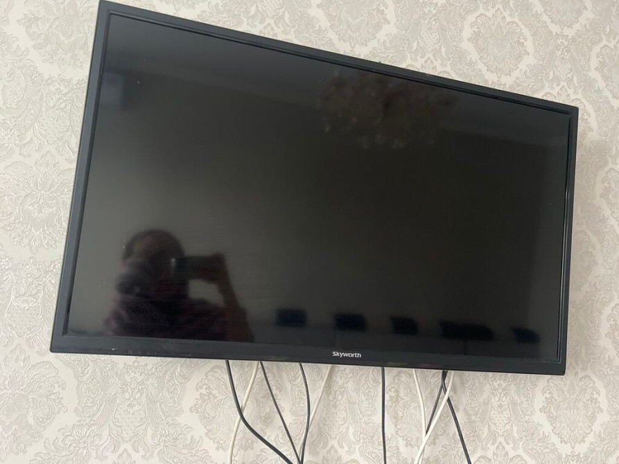 Телевизор Skyworth, диагональ около 32–40". Плоская LED‑панель с Бишкек - изображение 1