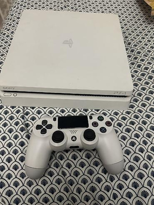 PlayStation 4 Slim (500GB) — отличное состояние! Модель: PS4 Slim Бишкек - изображение 1