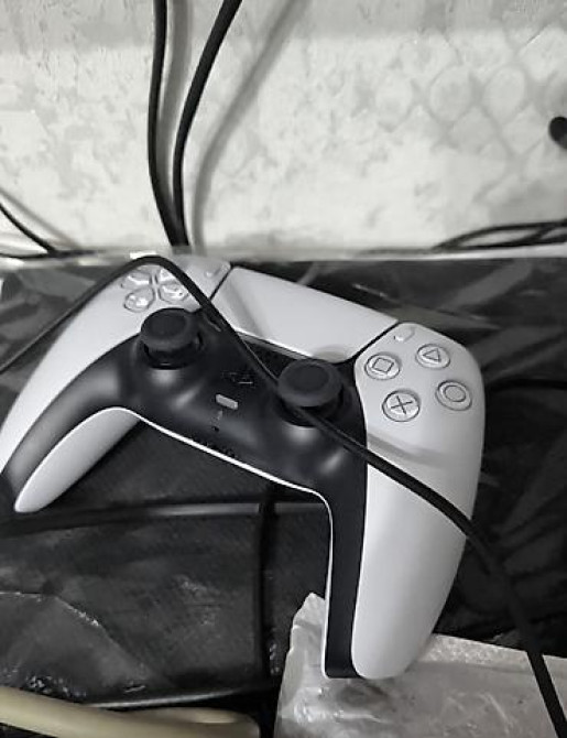 Ps5 slim 1 оригинал джойстик Состояние идеальное, не шумит не Бишкек - изображение 3