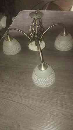 Потолочная люстра на 3 плафона в районе парка Ататюрк Бишкек