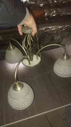 Потолочная люстра на 3 плафона в районе парка Ататюрк Бишкек