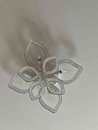 Продается потолочная люстра новая, не подходит под интерьер, поэтому Бишкек