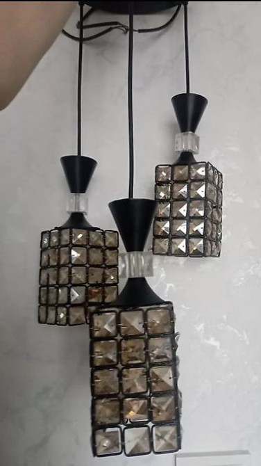 НОВАЯ Дизайнерская люстра на 3 плафона,
Отдам за 2400с Бишкек - изображение 1