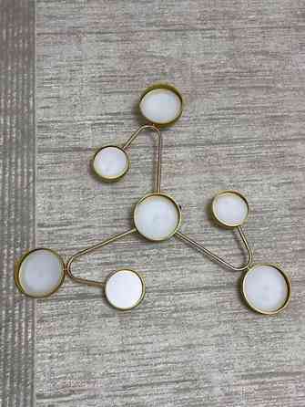 Продаю люстру, дизайнерскую. В золотом цвете. Трехцветное освещение. В Бишкек