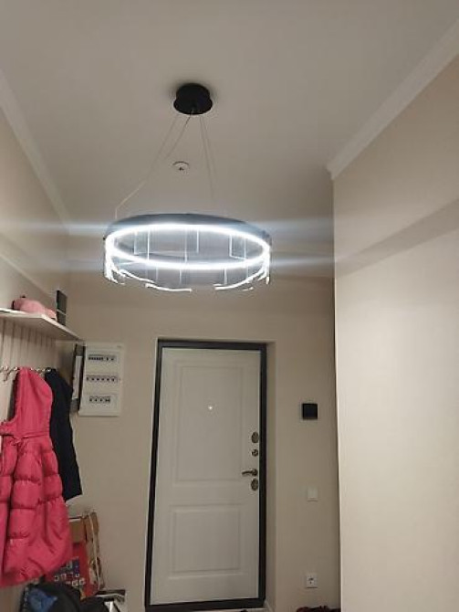 Две потолочные люстры.сросная цена за две люстры 80см диаметр хрусталь Bishkek - photo 1