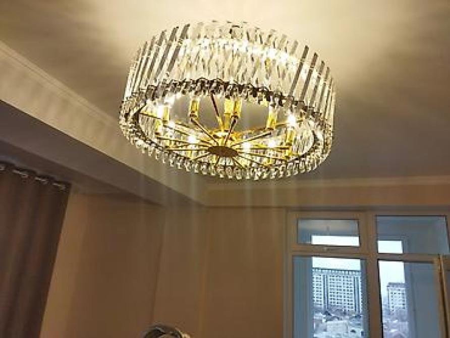 Две потолочные люстры.сросная цена за две люстры 80см диаметр хрусталь Bishkek - photo 5