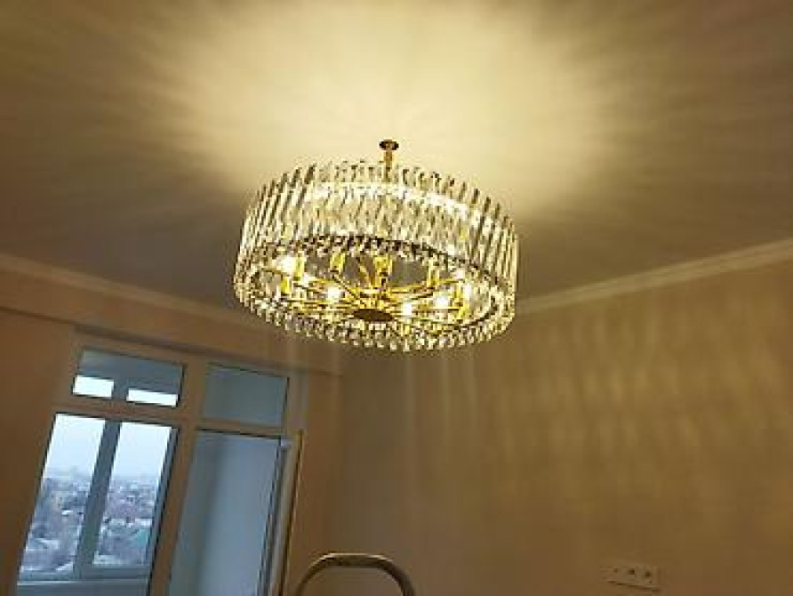 Две потолочные люстры.сросная цена за две люстры 80см диаметр хрусталь Bishkek - photo 4