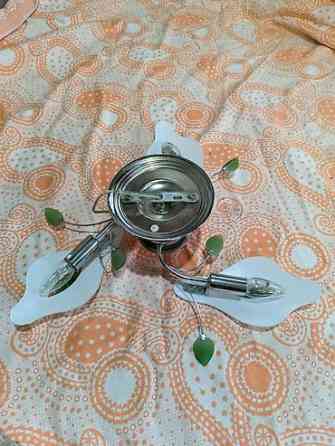 Продаю люстры б/у в отличном состоянии: 1.Люстра потолочная 3-х Бишкек