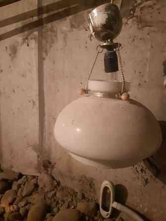 Подвесной винтажный светильник с матовым стеклянным плафоном «шар» Бишкек