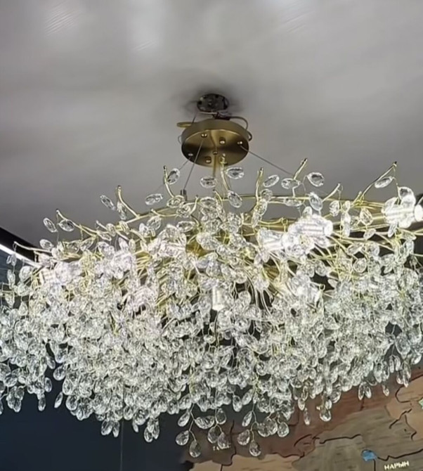 Продаем новую люстру в связи продажи дома абсолютно новая размер 125 Бишкек - изображение 1