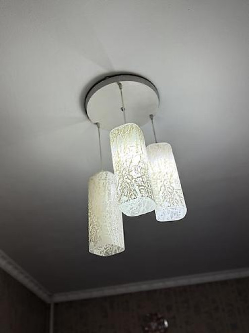 1)Продаю люстру полностью в рабочем состоянии все целое Брали 1.5г Bishkek - photo 1