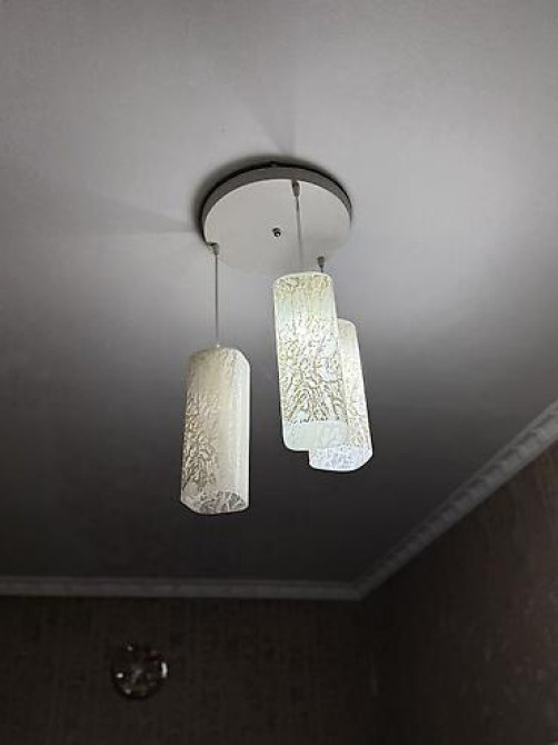 1)Продаю люстру полностью в рабочем состоянии все целое Брали 1.5г Bishkek - photo 2