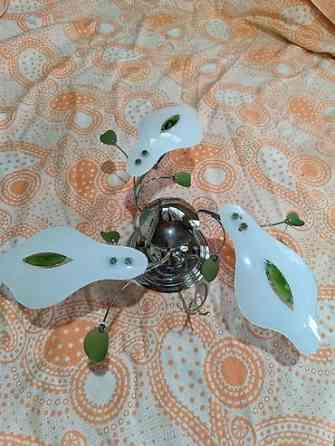 Продаю люстры б/у в отличном состоянии: 1.Люстра потолочная 3-х Бишкек