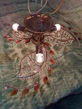 Продаю люстры б/у в отличном состоянии: 1.Люстра потолочная 3-х Бишкек