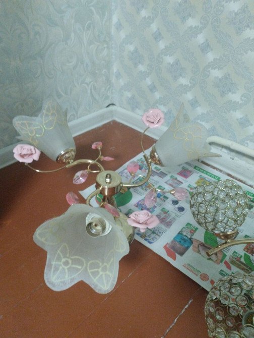 Потолочные люстры (2 шт.) 1) Люстра с пятью плафонами-шариками - Бишкек - изображение 1