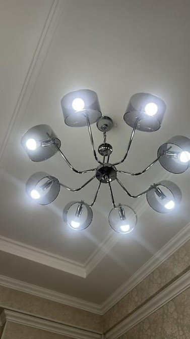 Стильная люстра с 8 источниками света обеспечивает хорошую Бишкек - изображение 1