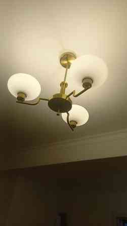Продаю 5 рожковую люстру, ширина 75 см. Люстра в наличии. Можно также Бишкек