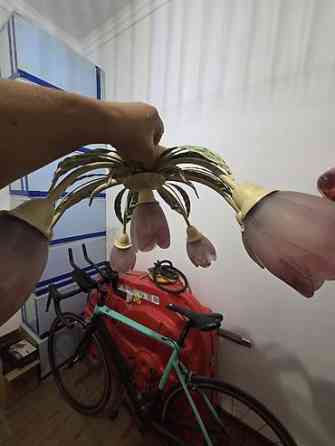 Продаю люстру 6-ти рожковую железную.очень прочная для лампочек с Бишкек