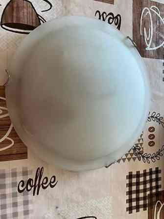 Потолочный светильник с круглым плафоном из матового стекла Bishkek