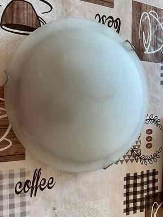 Потолочный светильник с круглым плафоном из матового стекла Bishkek