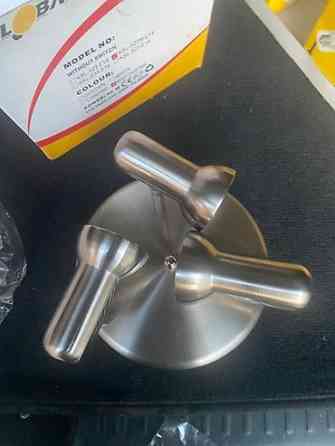 Потолочный светильник Global Spotlar с тремя поворотными плафонами Bishkek