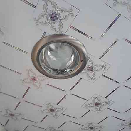 Светильник новый,в коробке.точно такой как на фото.под 2 обычные Bishkek