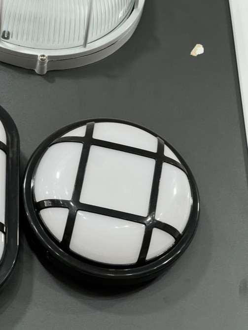 Круглый накладной светильник «таблетка» с защитной решёткой. - Тип Бишкек - изображение 1