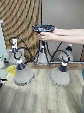 Люстра поменьше 500 сом. большая 1500 сом.только звонить Бишкек