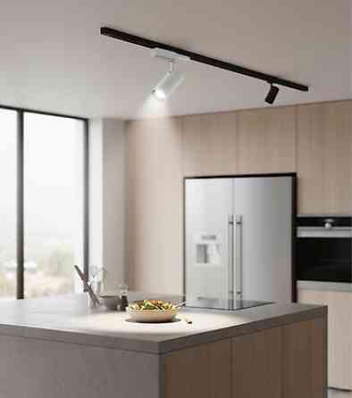 Однофазный трековый светильник Gauss белого цвета, предназначенный для Бишкек