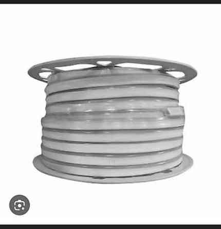 Светодиодная лента белого цвета, намотанная на катушку, предназначена Бишкек