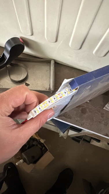 Продаю led 24v супер яркий белый 
Осталось 7 пачек 
10 метровые Бишкек - изображение 1