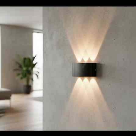 Настенный светильник черного цвета, предназначенный для установки Бишкек